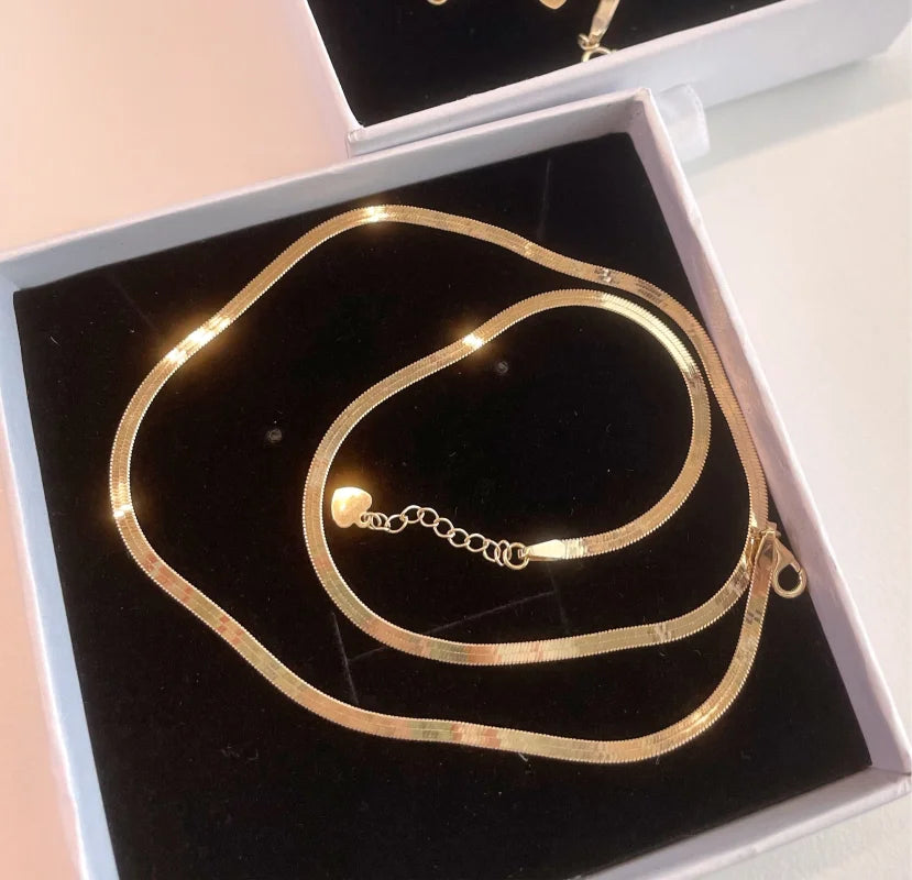 Wonder Woman 2mm | Flat Herringbone Bracelet & Necklace (Solid Gold) Lady Estere Jewellery 14K 18K Solid Gold Lab-Grown Diamond Moissanite